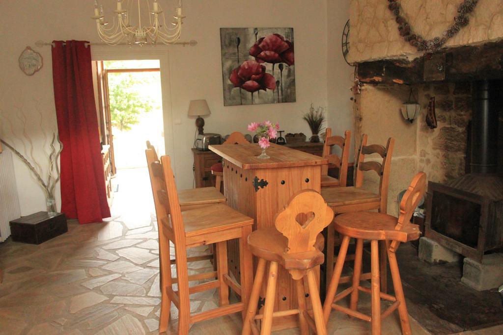 La Maison Du Bonheur Anlhiac Bagian luar foto