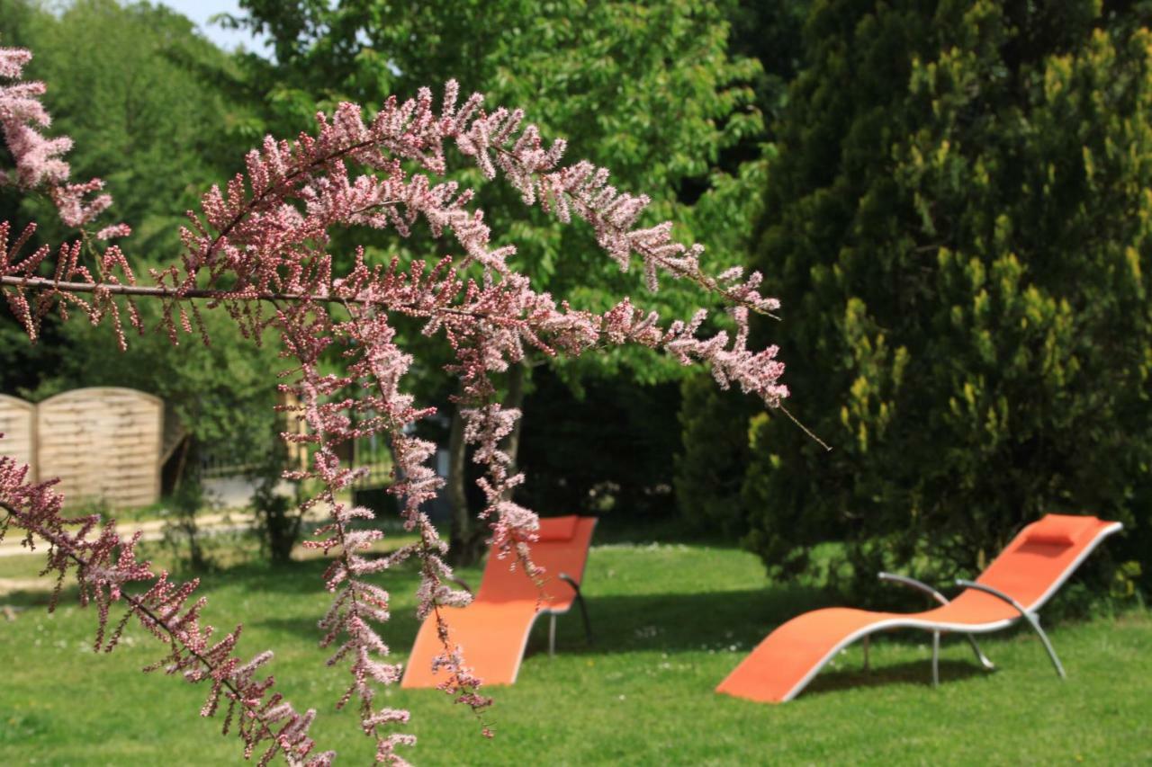 La Maison Du Bonheur Anlhiac Bagian luar foto